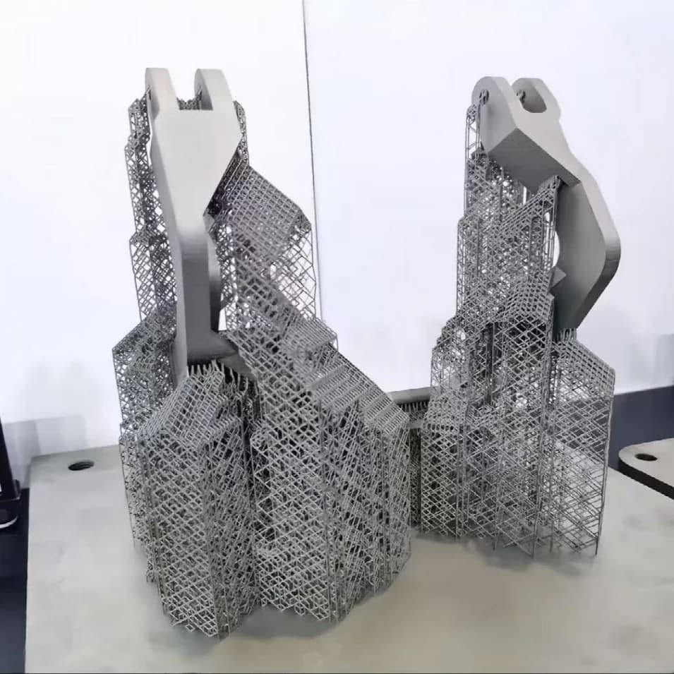 Metal additive parts with lattice support structures on a workbench